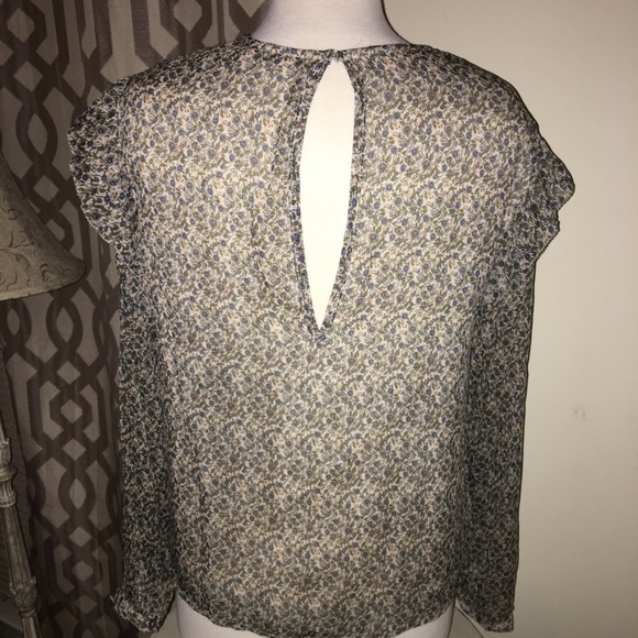 Beautiful blouse - Picture 3 of 3